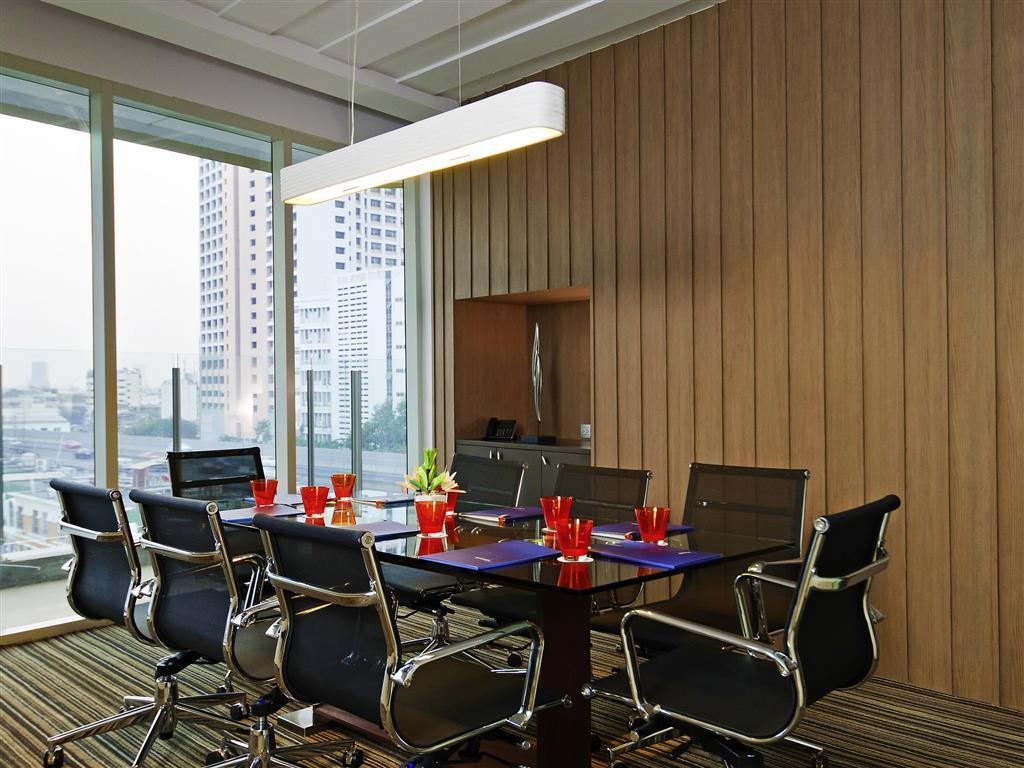 Hilton Garden Inn Bangkok Silom Eksteriør bilde