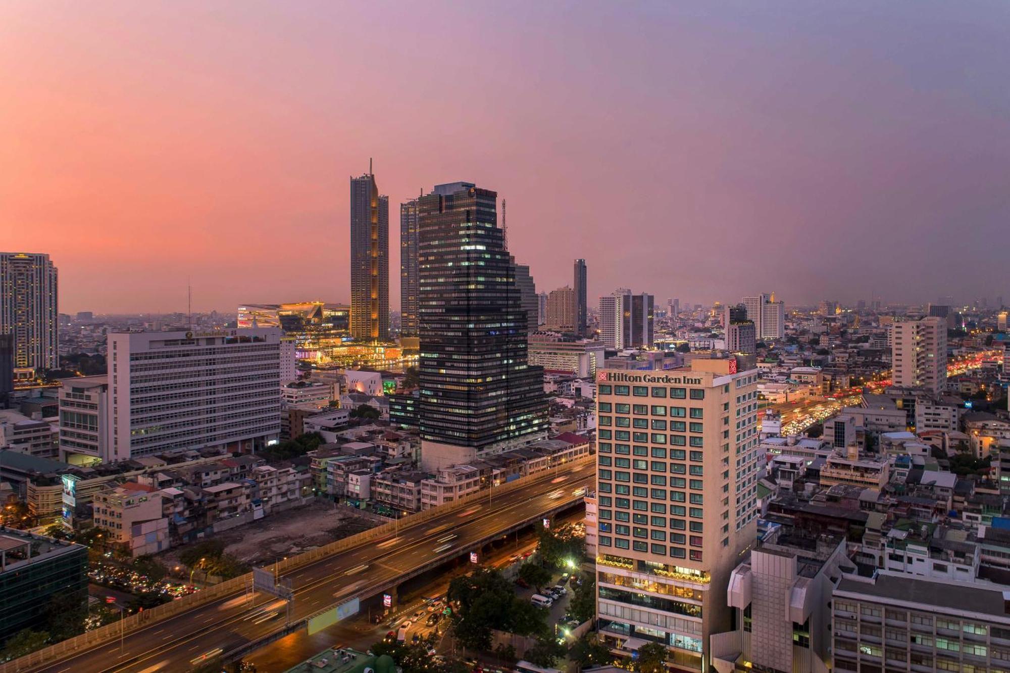 Hilton Garden Inn Bangkok Silom Eksteriør bilde