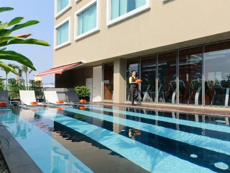 Hilton Garden Inn Bangkok Silom Eksteriør bilde