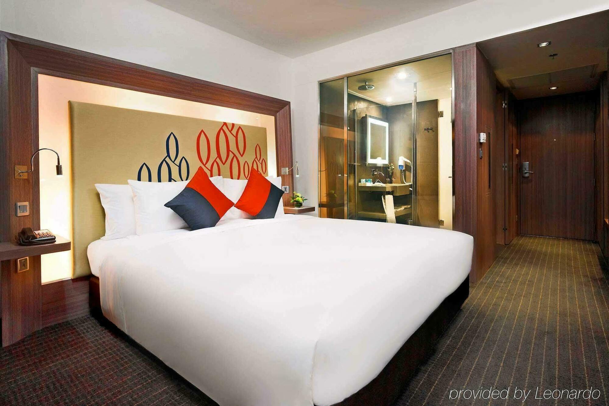 Hilton Garden Inn Bangkok Silom Eksteriør bilde